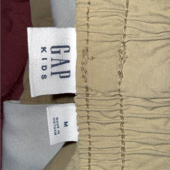 Gap kids Beige Shorts with Black Drawstring - Picture 5 of 5